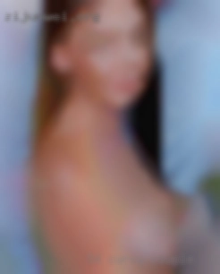 5'4, curvy, easy on couple near Tollesboro, KY the eyes.